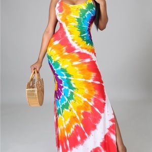 It’s almost sundress season 💛❤️🤍